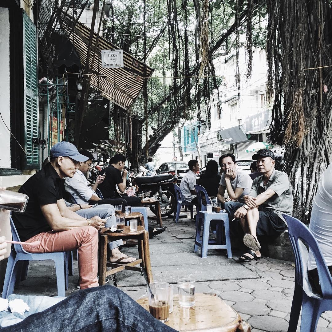 Văn hóa uống cà phê buổi sáng của người Việt